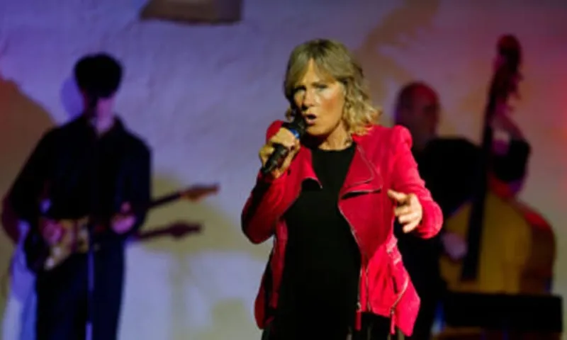 szene-Radar - Pia mit Pe Kuhlmann spielt Auftrieb, FBA - Schiff Freiburg  in Freiburg im Breisgau