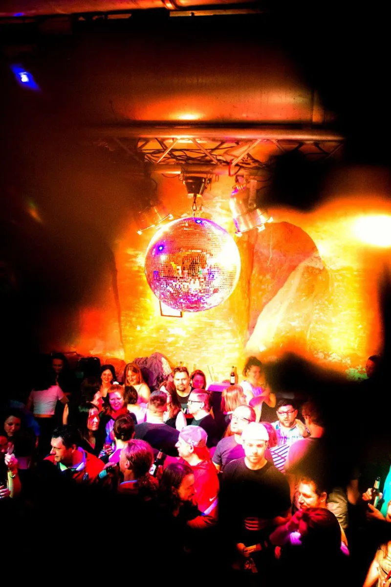 szene-Radar - 90er Dance Party, Harmoniekeller  in Freiburg im Breisgau