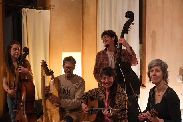 szene-Radar - Peacful Peas, Freiburg stimmt ein  in Freiburg im Breisgau
