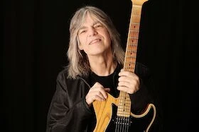 szene-Radar - Mike Stern Band | feat. Dennis Chambers, Leni Stern, Chris Minh Doky & Bob Franceschini, Jazzhaus  in Freiburg im Breisgau