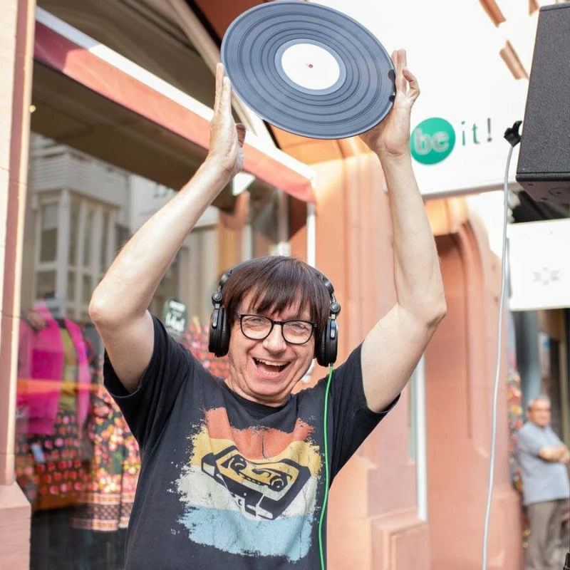 szene-Radar - Fashion Goes Atlantik! Fun, Funk, Soul und Disco mit DJ Raimund Flock, Cafe Atlantik  in Freiburg im Breisgau